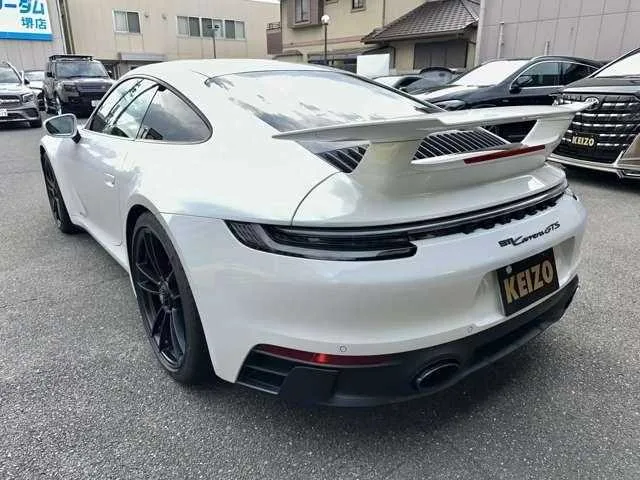 Porsche 911 GTS PDK 2023 — миниатюра 5