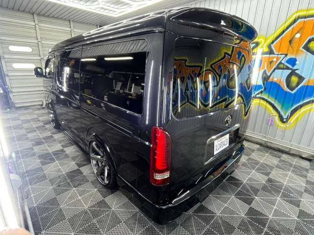 Toyota Hiace Van 2022 — миниатюра 3