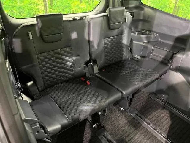 Toyota Voxy 2022 — миниатюра 4