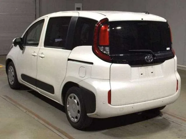 Toyota Sienta 2023 — миниатюра 2