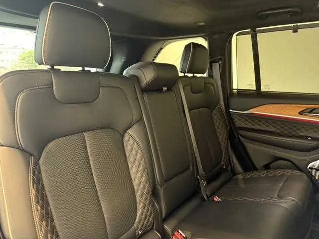 Jeep Grand Cherokee 2023 — миниатюра 5