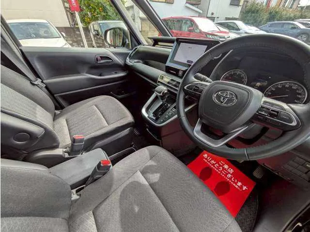 Toyota Voxy 2023 — миниатюра 4
