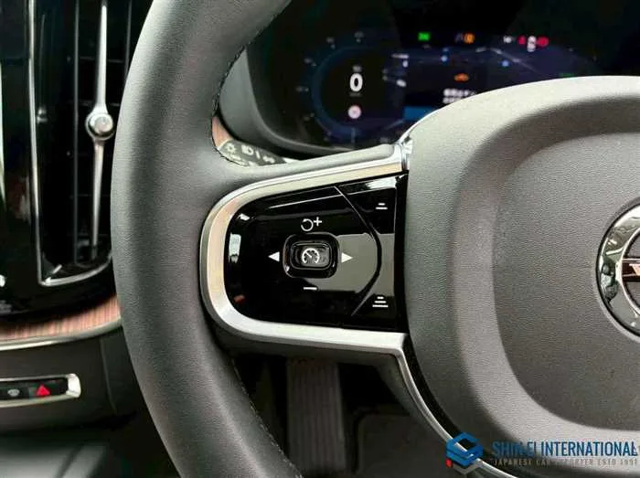 Volvo XC60 Recharge Ultimate T6 AWD PlugIn Hybrid 4WD 2024 — миниатюра 4