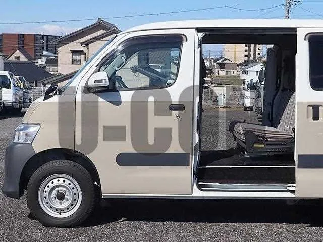 Toyota Townace Van 2022 — миниатюра 4