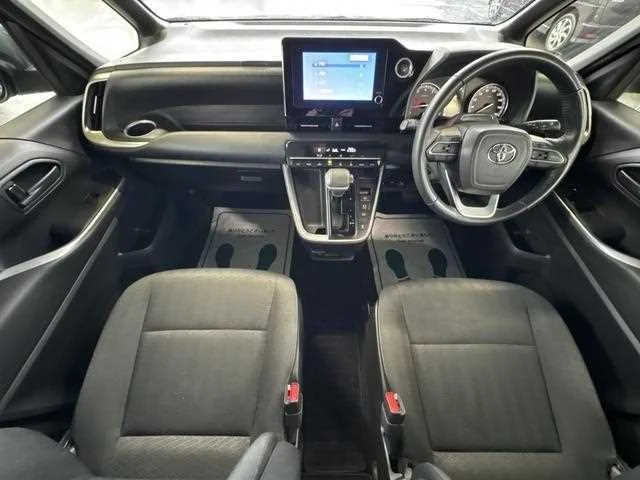 Toyota Noah 2022 — миниатюра 2