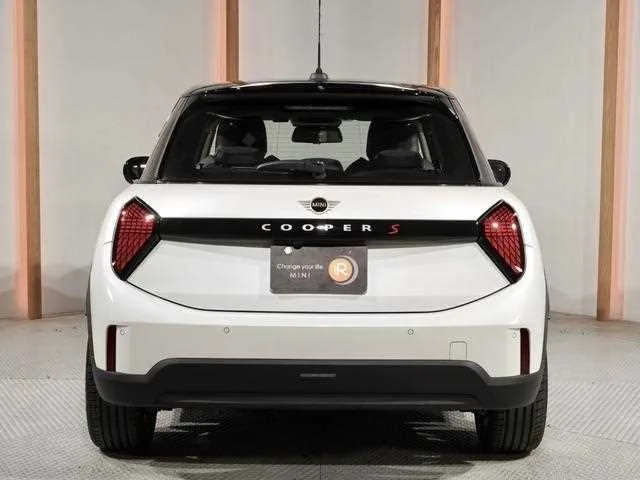 BMW MINI 2025 — миниатюра 4