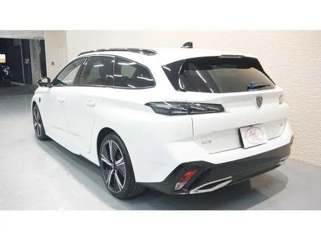 Peugeot 308 2022 — миниатюра 2