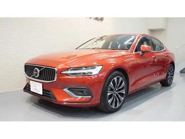 Volvo S60 2023 — фото 1, купить с доставкой в Москву