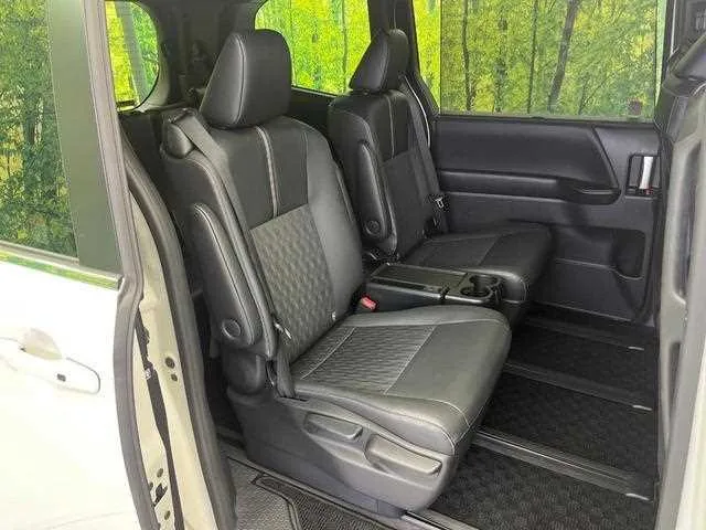 Toyota Noah 2022 — миниатюра 4