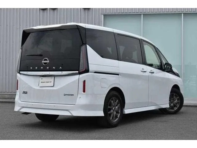 Nissan Serena 2025 — миниатюра 2
