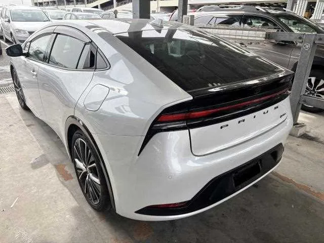 Toyota Prius 2023 — миниатюра 2