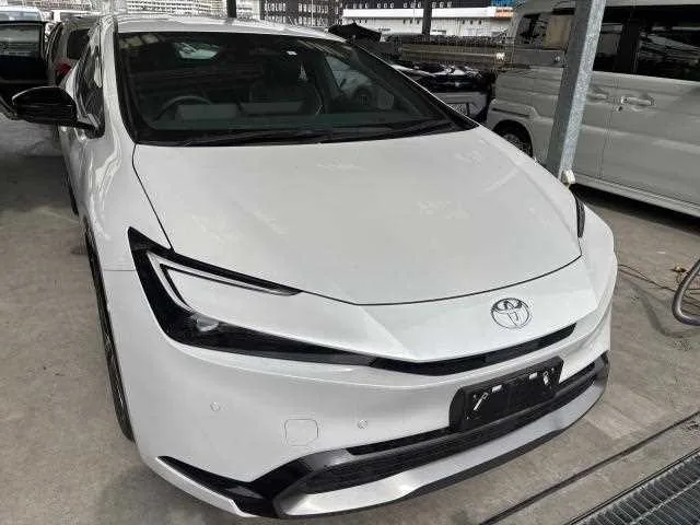 Toyota Prius 2023 — фото 1, купить с доставкой в Москву
