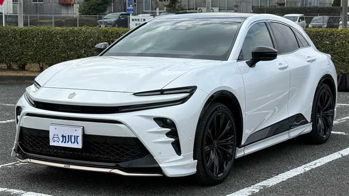 Toyota Crown Z 2024 — фото 1, купить с доставкой в Москву