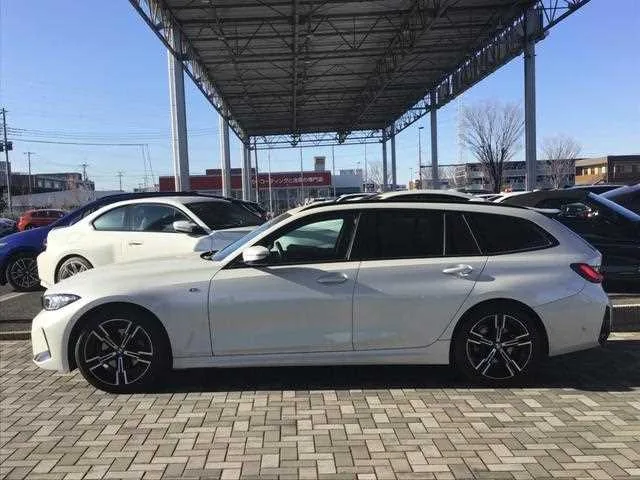 BMW 3 Series 2023 — миниатюра 4