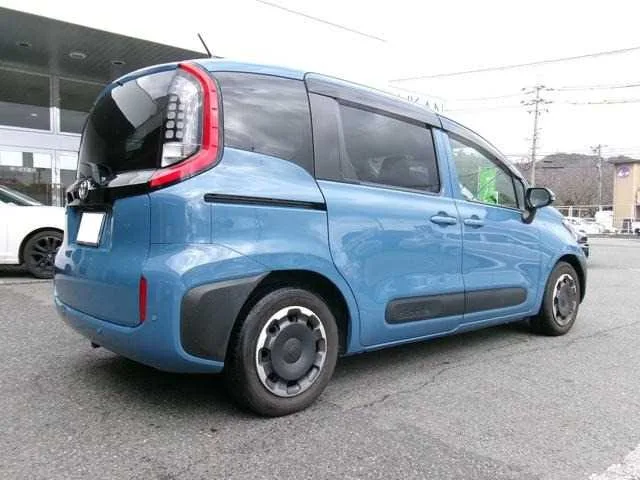Toyota Sienta 2022 — миниатюра 3