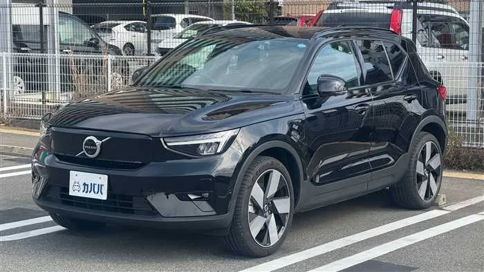 Volvo XC40 2023 — фото 1, купить с доставкой в Москву