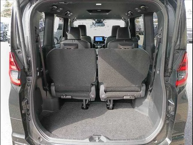 Toyota Noah 2022 — миниатюра 4