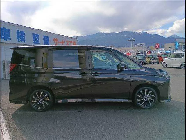 Toyota Noah 2022 — миниатюра 5
