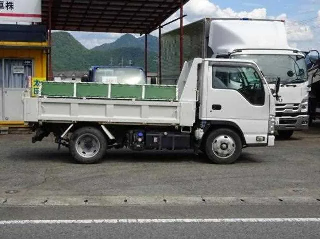 Isuzu Elf Truck 2023 — миниатюра 5