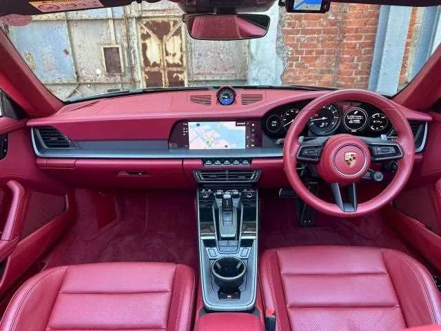 Porsche 911 2023 — миниатюра 2