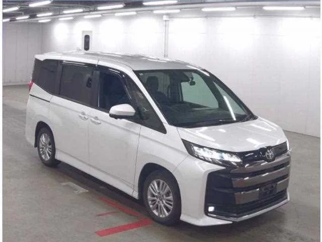 Toyota Noah 2022 — фото 1, купить с доставкой в Москву