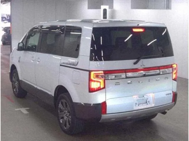 Mitsubishi Delica D:5 2023 — миниатюра 2
