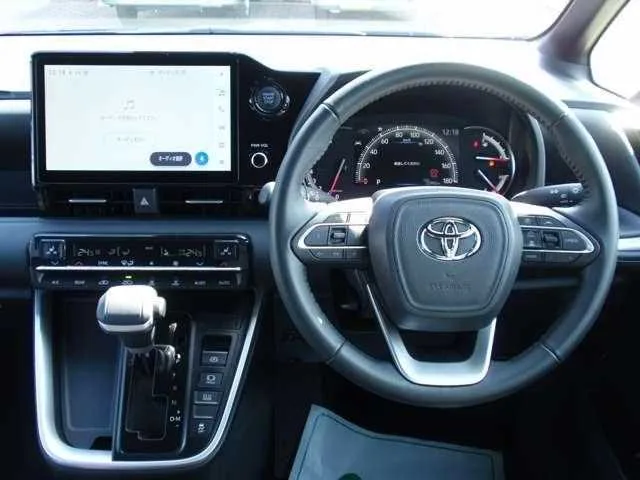 Toyota Voxy 2024 — миниатюра 2