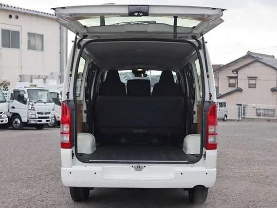 Toyota Hiace Van 2023 — миниатюра 2