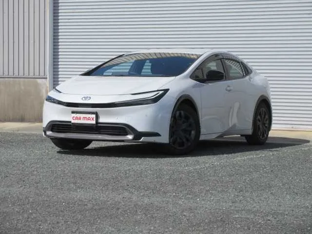 Toyota Prius 2023 — фото 1, купить с доставкой в Москву