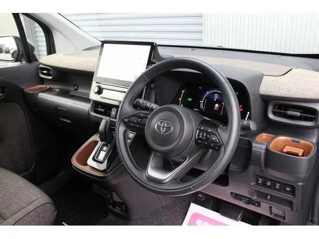 Toyota Sienta 2023 — миниатюра 3