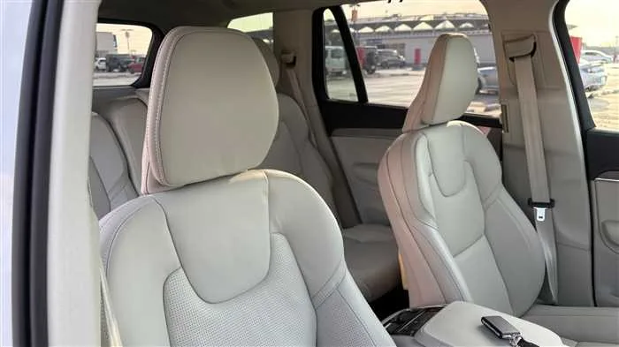 Volvo XC90 T8 AWD 2024 — миниатюра 3