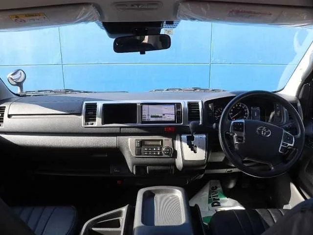 Toyota Hiace Wagon 2023 — миниатюра 2