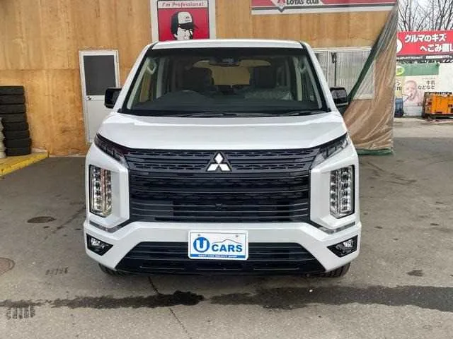 Mitsubishi Delica D:5 2025 — миниатюра 2