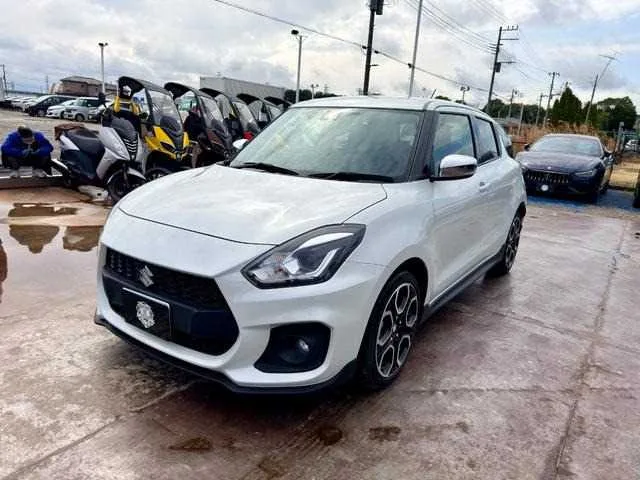 Suzuki Swift 2024 — фото 1, купить с доставкой в Москву