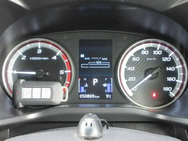 Mitsubishi Delica D:5 2024 — миниатюра 3