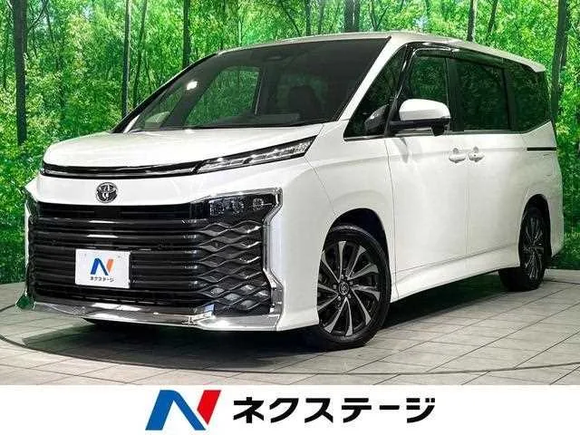 Toyota Voxy 2023 — фото 1, купить с доставкой в Москву