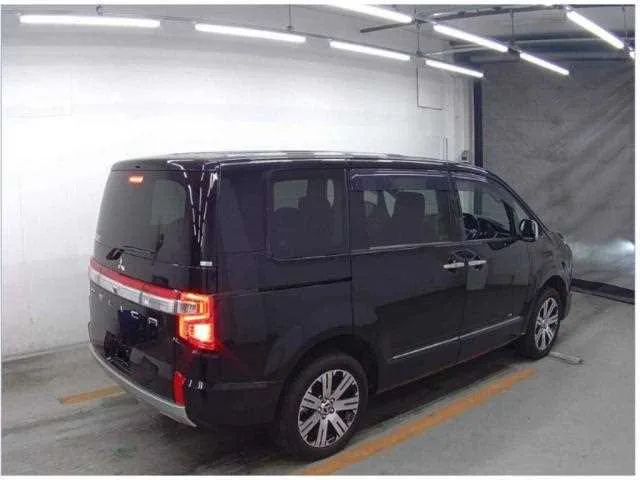 Mitsubishi Delica D:5 2023 — миниатюра 2