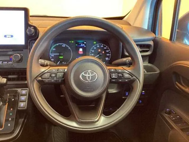 Toyota Sienta 2023 — миниатюра 3