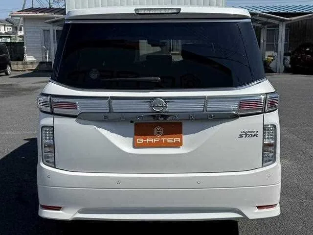 Nissan Elgrand 2024 — миниатюра 2