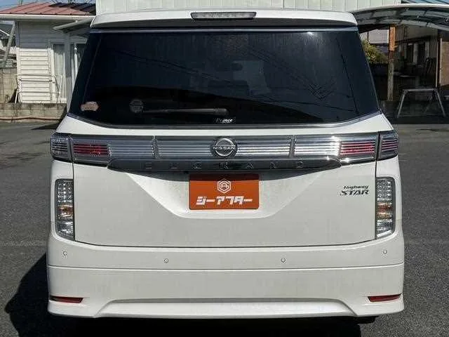 Nissan Elgrand 2024 — миниатюра 2