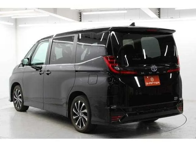 Toyota Noah 2023 — миниатюра 2