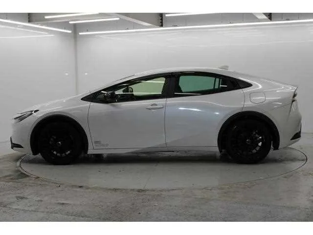 Toyota Prius 2023 — миниатюра 3