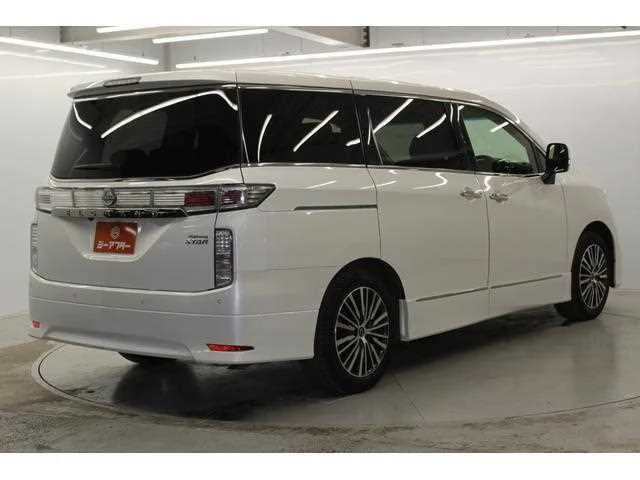 Nissan Elgrand 2024 — миниатюра 3