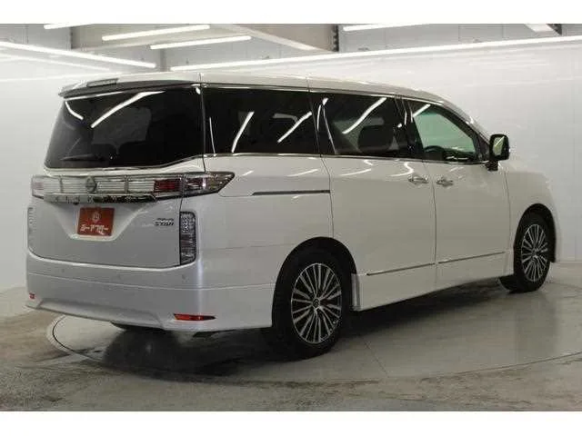 Nissan Elgrand 2024 — миниатюра 3