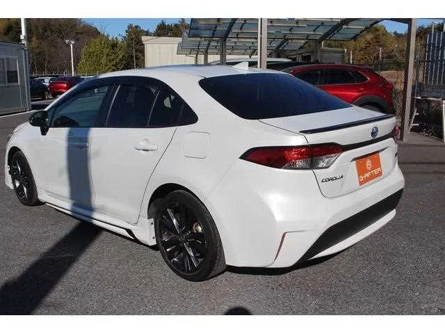Toyota Corolla Sedan 2023 — миниатюра 2