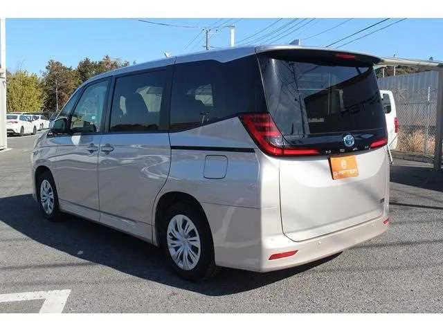 Toyota Noah 2022 — миниатюра 2