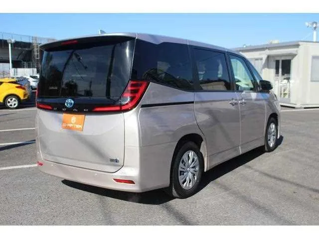 Toyota Noah 2022 — миниатюра 4