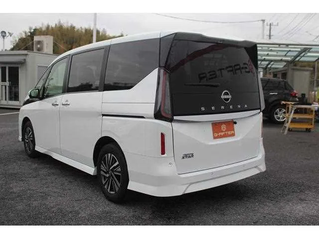Nissan Serena 2025 — миниатюра 2