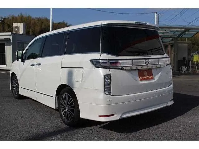 Nissan Elgrand 2024 — миниатюра 2