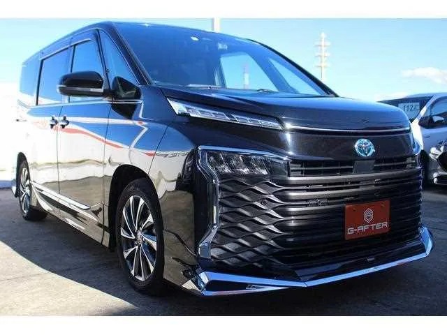 Toyota Voxy 2023 — миниатюра 2